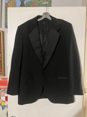 Terzo Uomo black tuxedo jacket. Satin detail